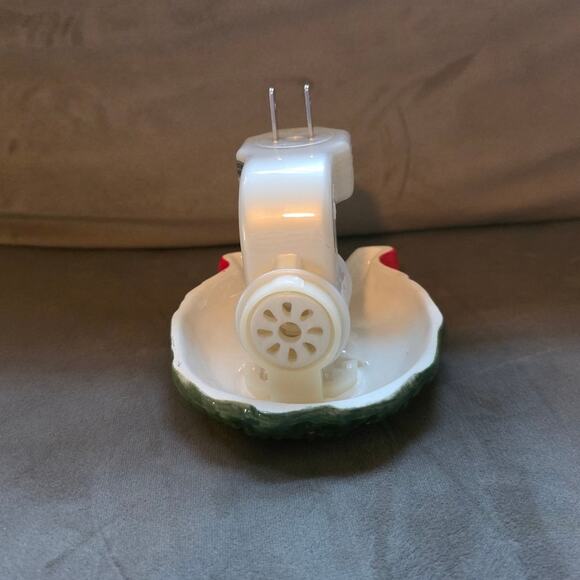 Bath and Body Works Green Christmas Wreath Plug In Wallflowers Red Bow Ceramic - Picture 3 of 3